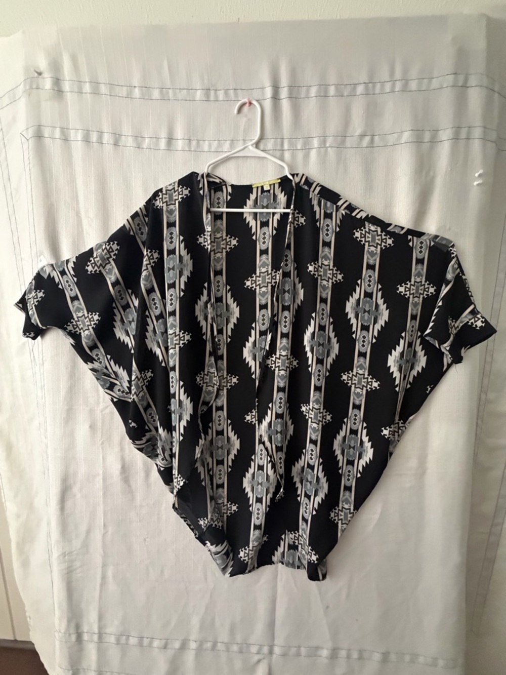 Gianni Bini Aztec Kimono Open Front Boho FlowyOversized women’s size XS (A567)